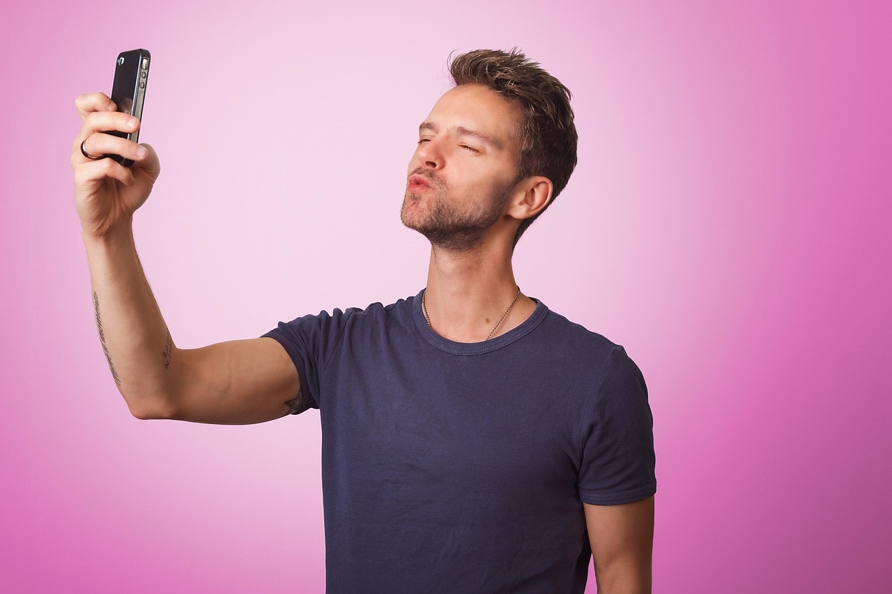 A phone-based flirting image that suits a story about privacy on dating apps.