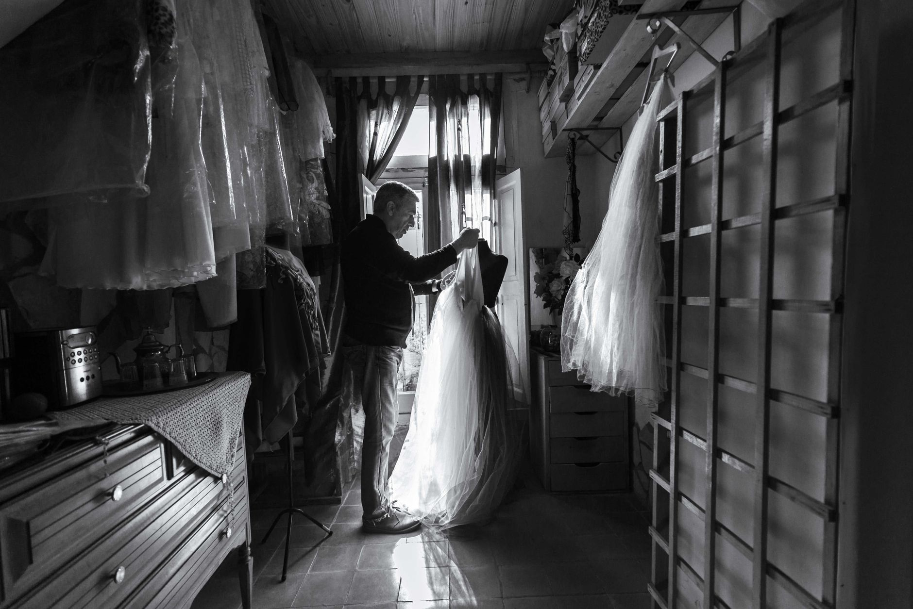 Bride in a fitted white wedding dress, used to illustrate the body pressure shaping bridal fashion in the Ozempic era